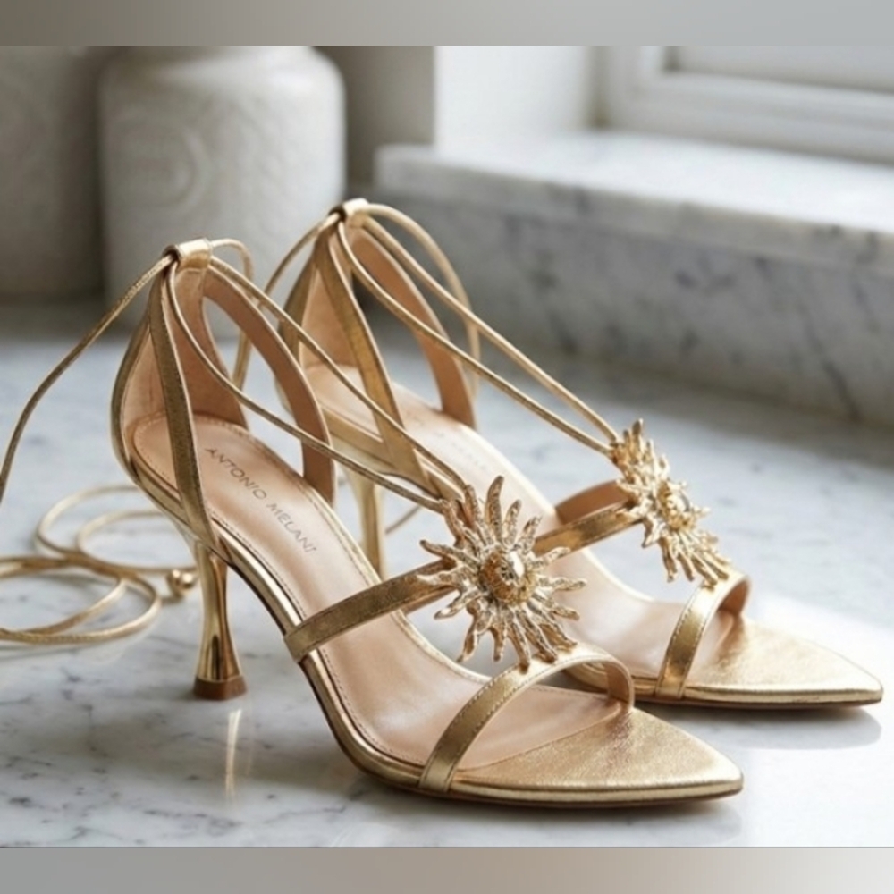Gold Strappy Sandals 9.5 Metallic Boho Whimsical New - Picture 4 of 7